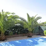 Casa Entre Rosales カンデレダ